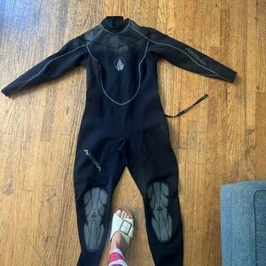 Akona wetsuit 13/14 women’s 2xl